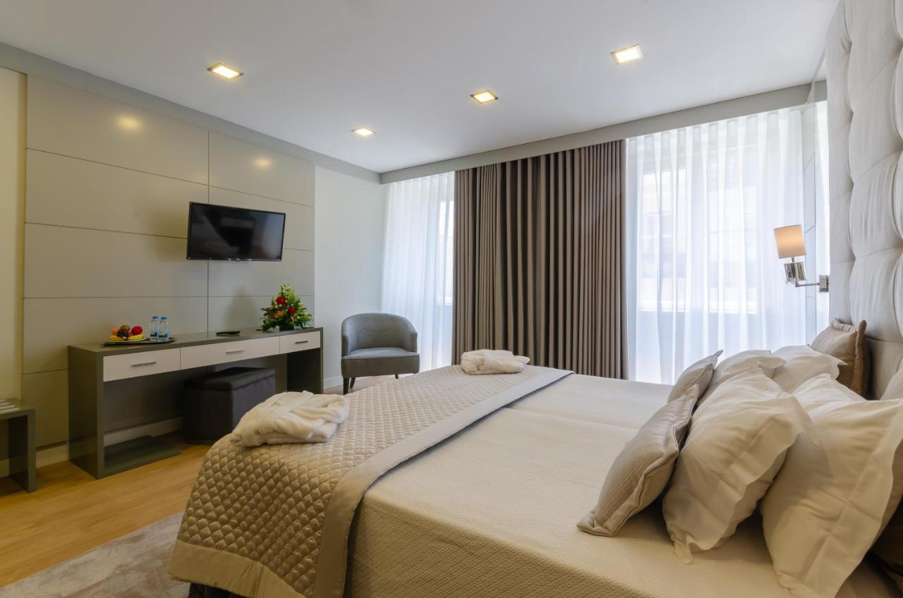 Superior Triple Room Chiado View