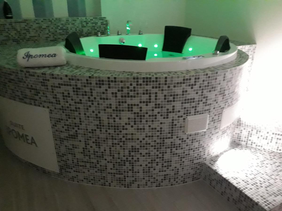 Suite con Vasca Idromassaggio e Vista Mare