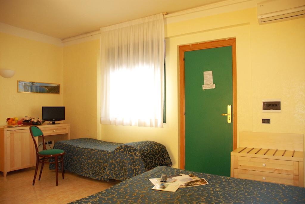 Classic Triple Room Annex,1216322074:JPEG