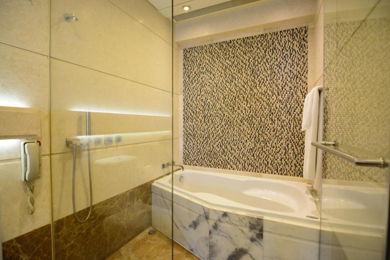 Club Grand Deluxe King or Twin Room Harbour View