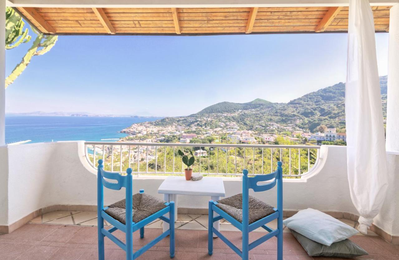 Camera Matrimoniale/Doppia con Letti Singoli con Balcone e Vista Mare