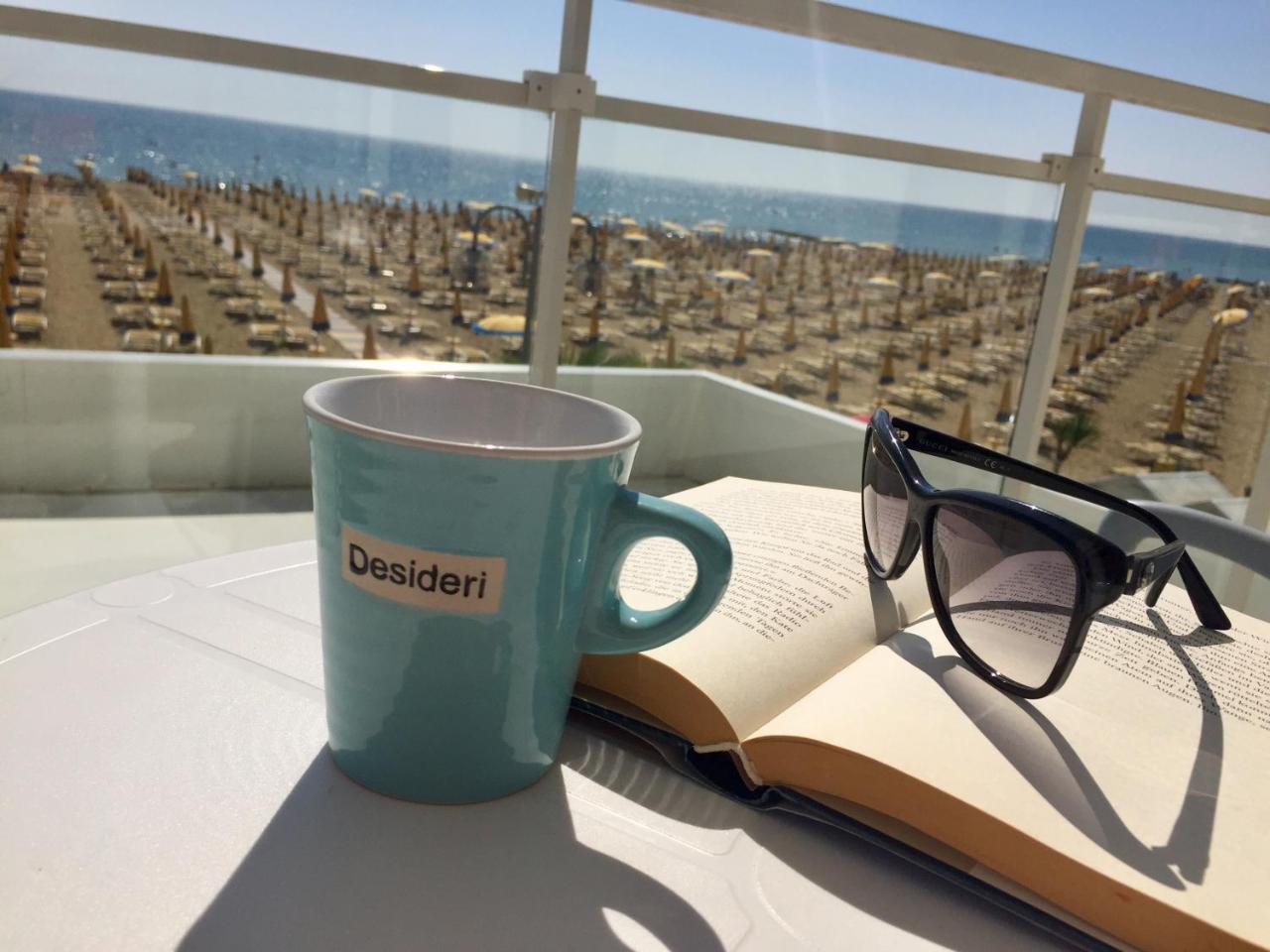 Due Camere Comunicanti con Terrazza e Vista Mare Frontale (4/5 Persone)