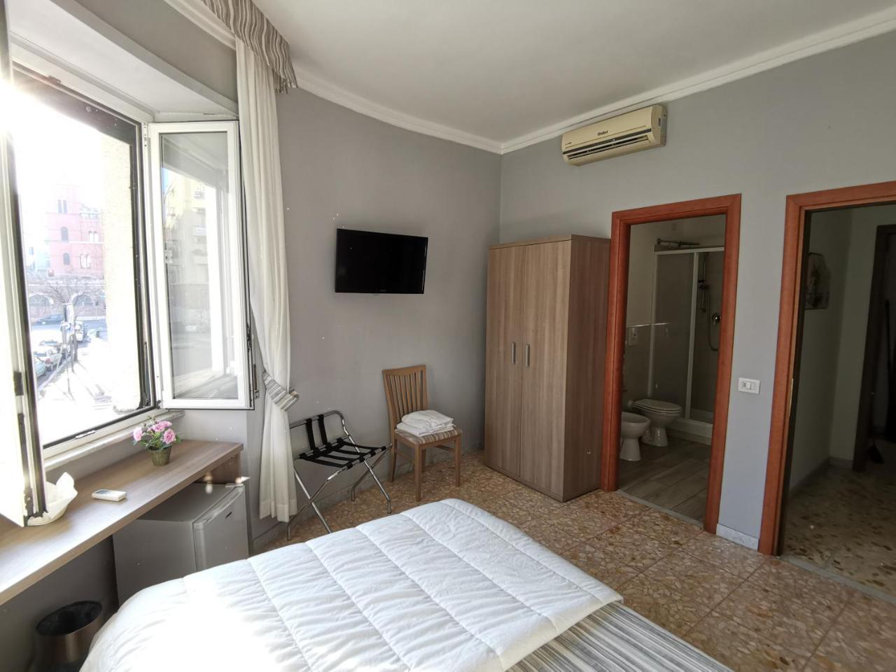 Double Room Private Bathroom