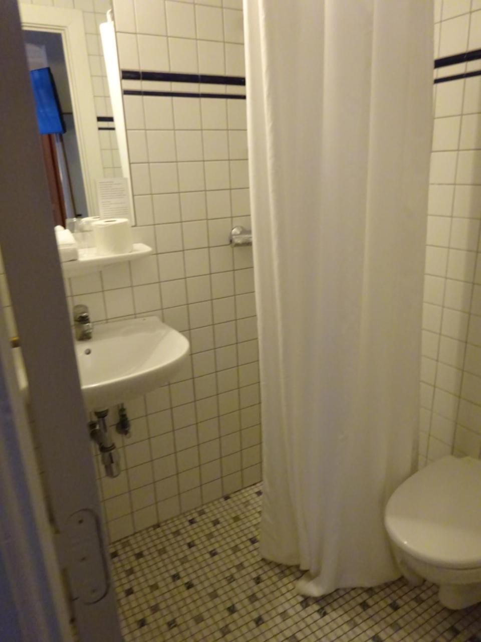 Quadruple Room Bathroom