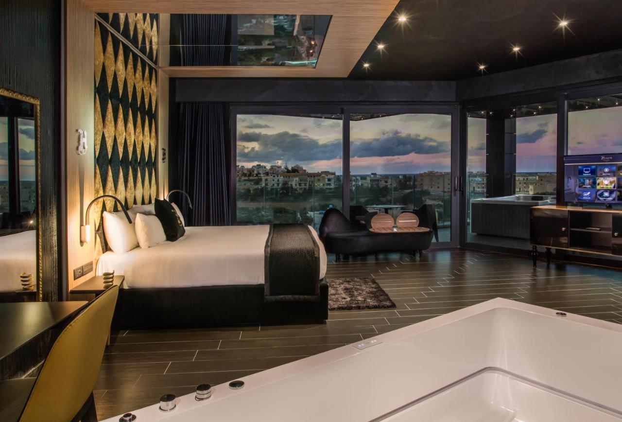 Superior Suite Terrace Hot Tub