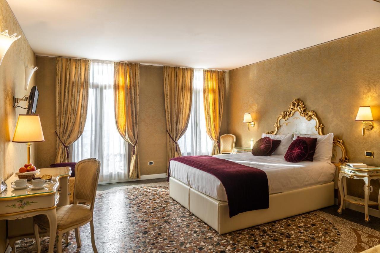 Camera Tripla Familiare con Vista Canale