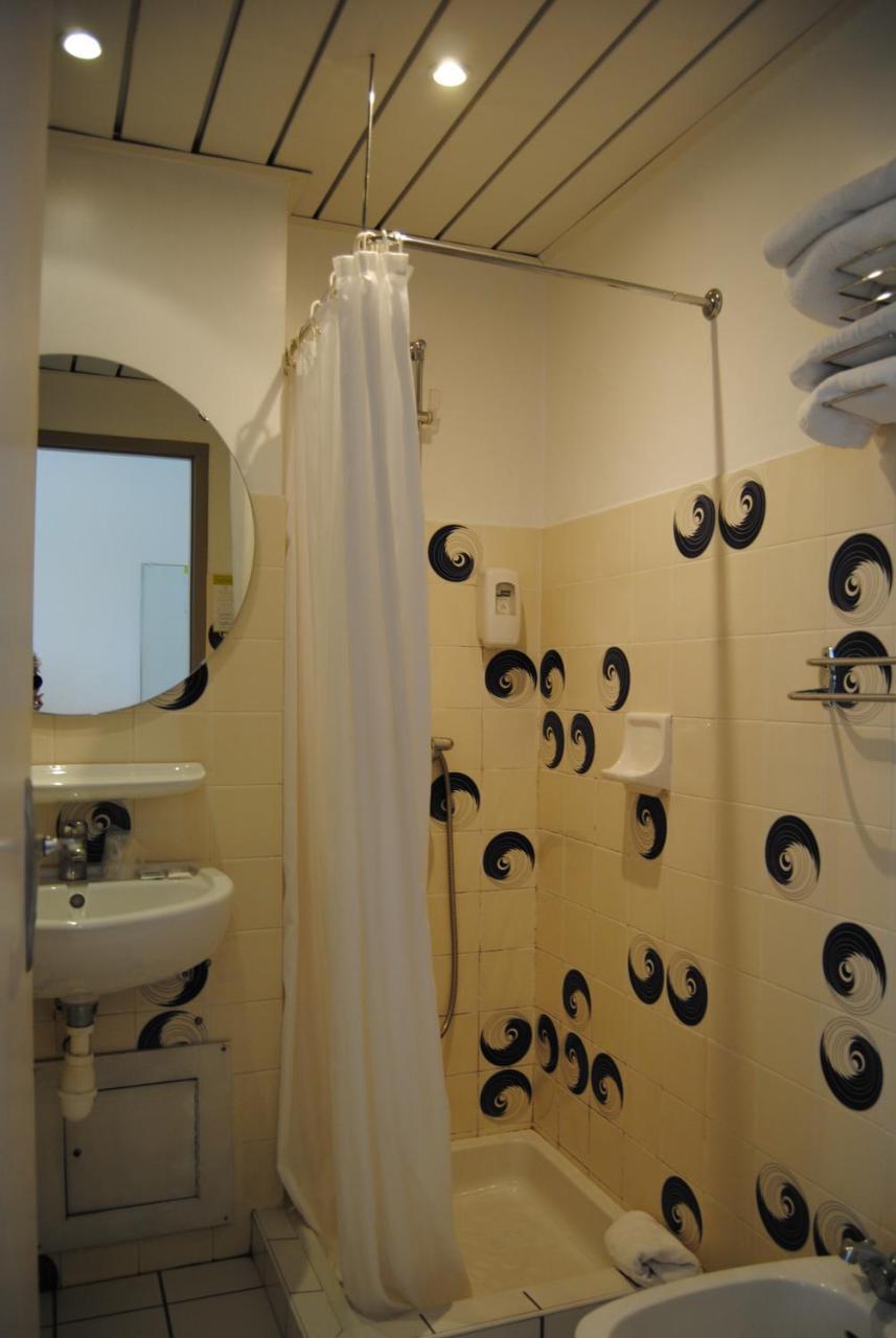 Camera Matrimoniale con Vista Montagna