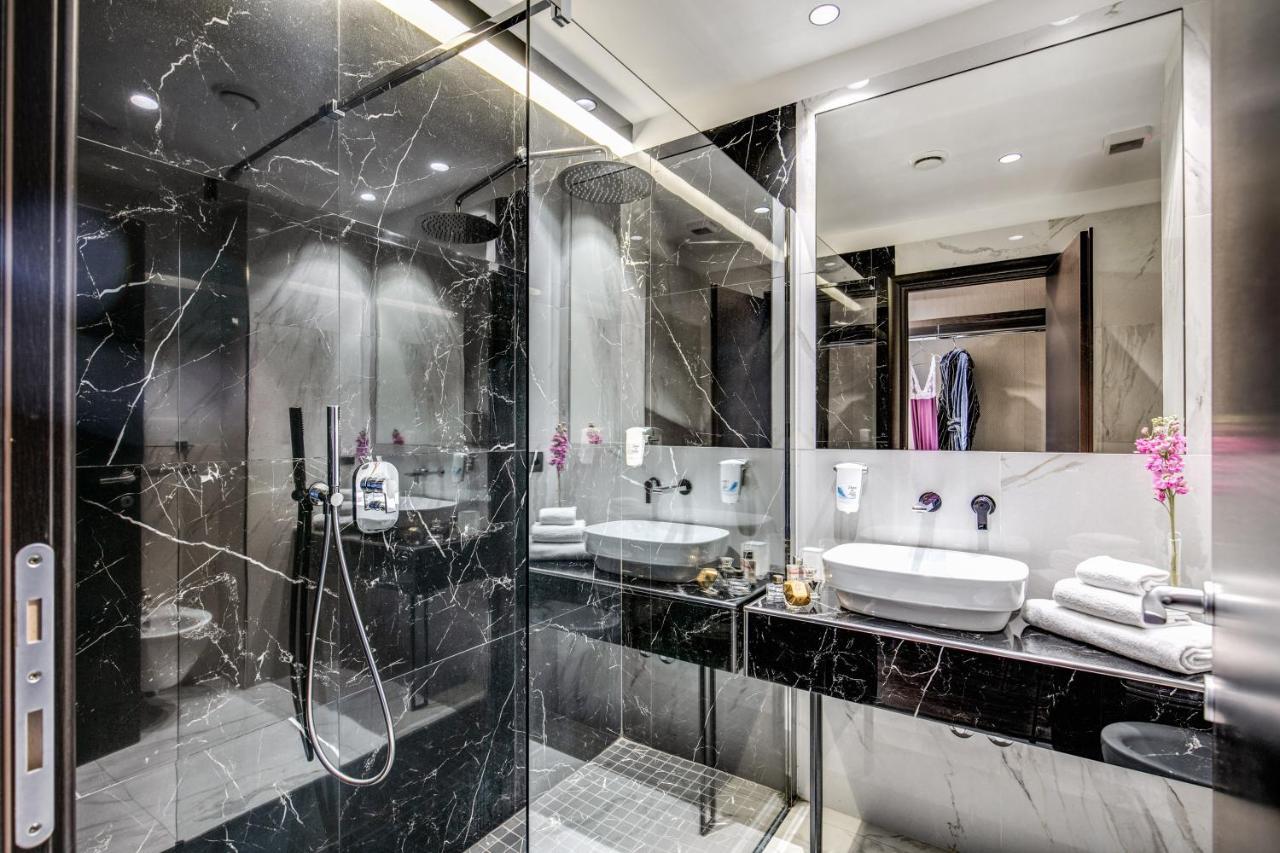 Deluxe Triple Room City View