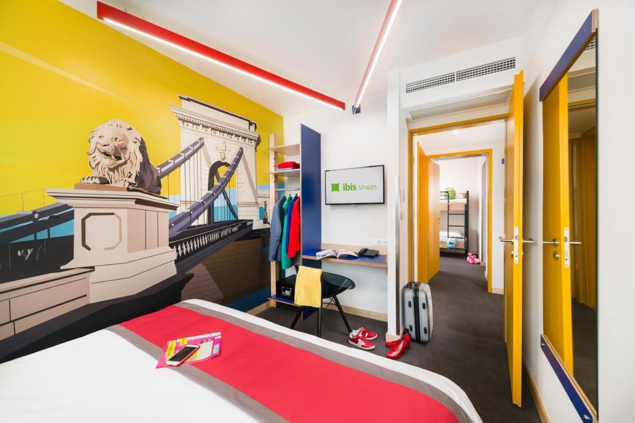 Camera Familiare con Letto Matrimoniale e Letto a Castello