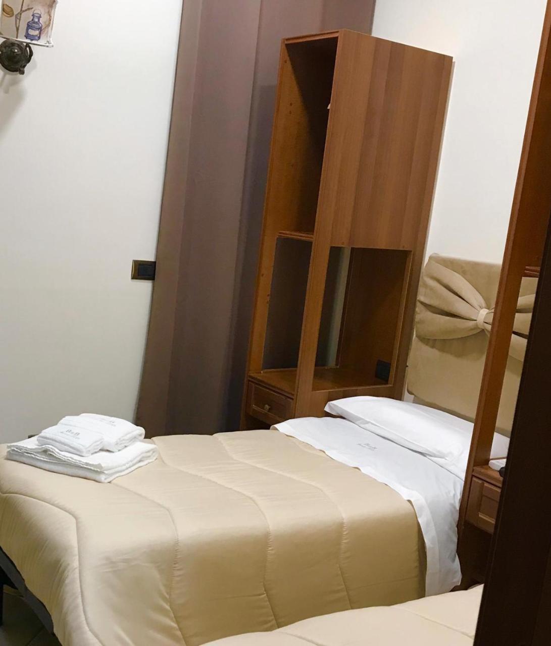 Camera Doppia con Letti Singoli con Doccia