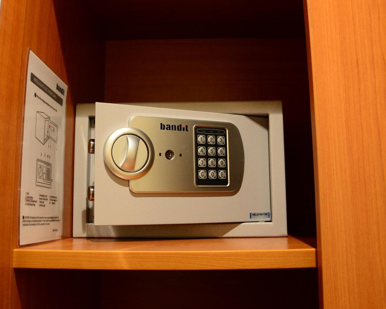 Camera Deluxe Doppia con Letti Singoli