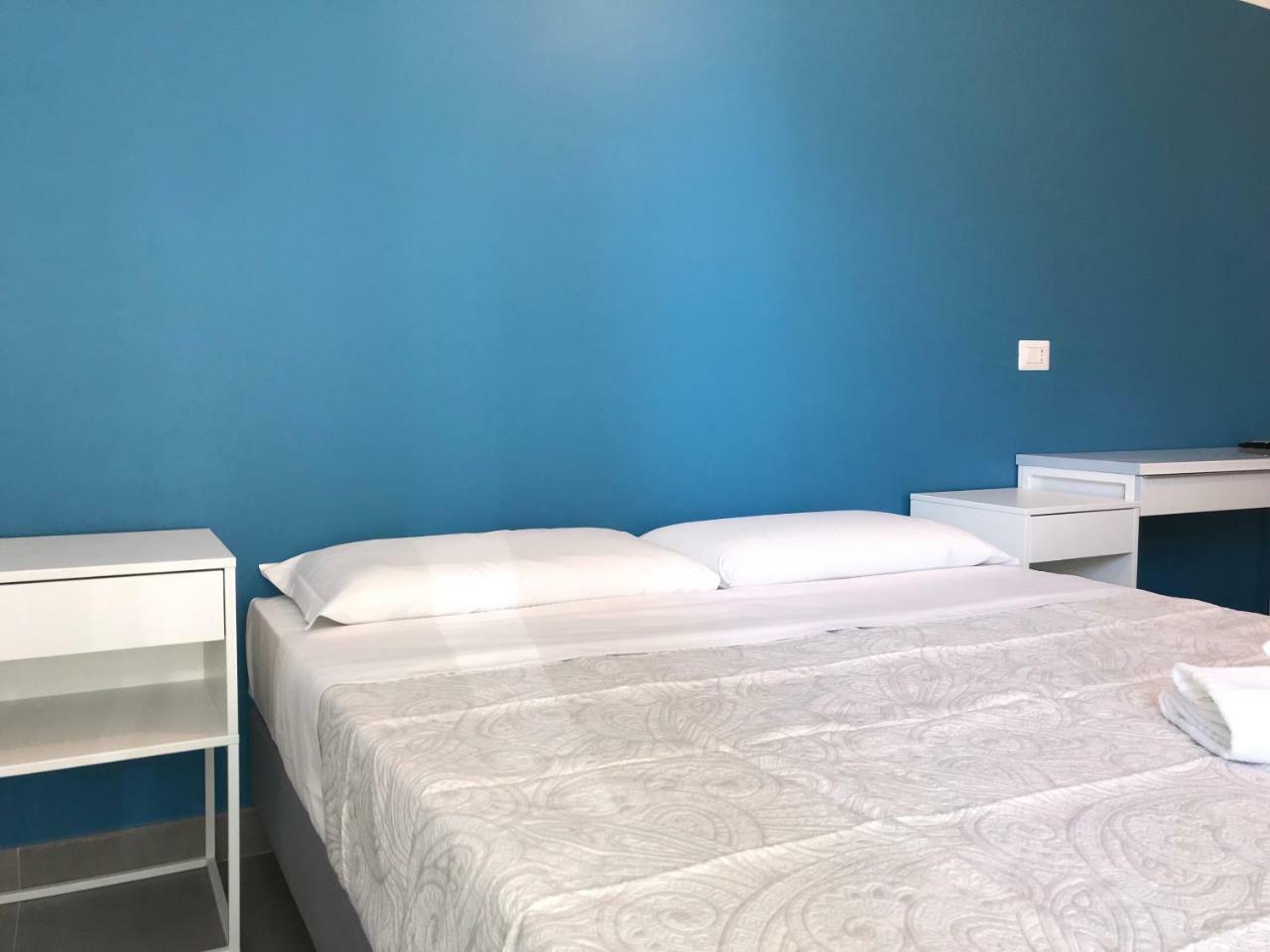 Camera Matrimoniale/Doppia con Letti Singoli con Bagno Privato Esterno