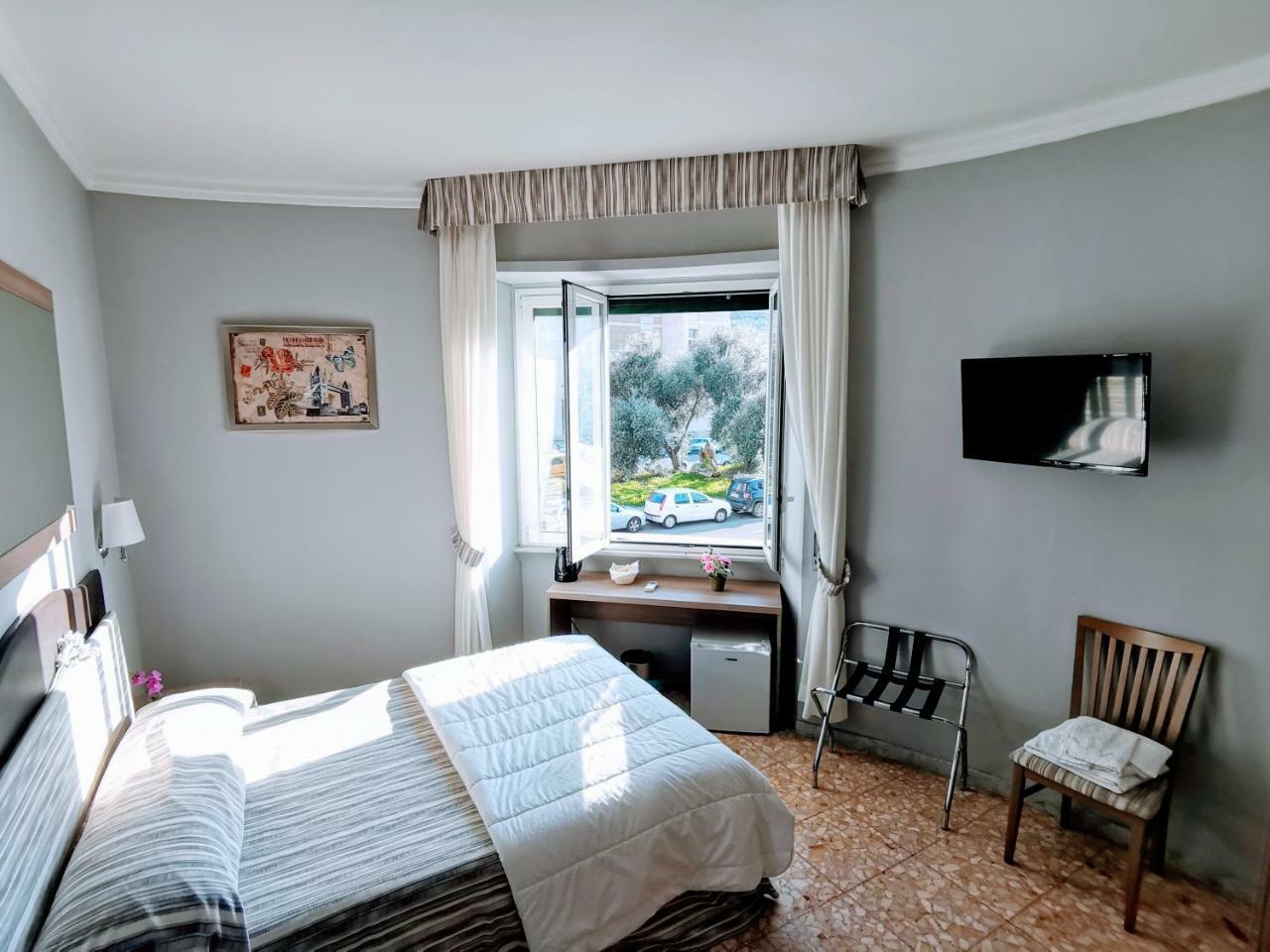 Double Room Private Bathroom