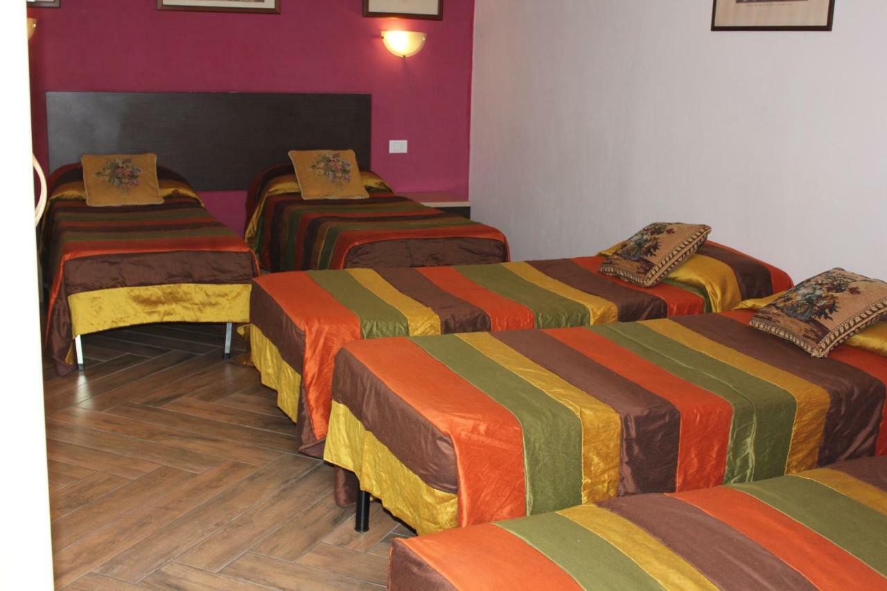 Quintuple Room