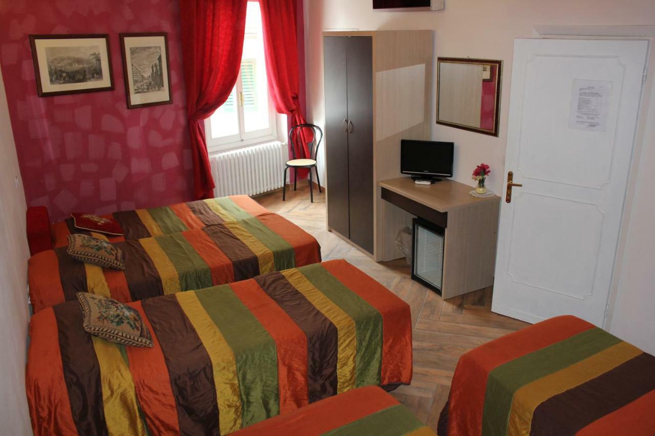 Quintuple Room