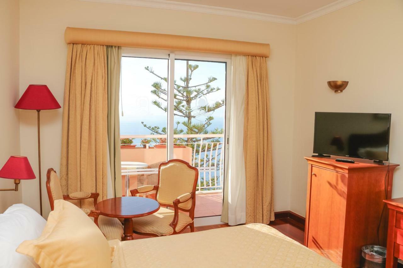 Double or Twin Room Sea View