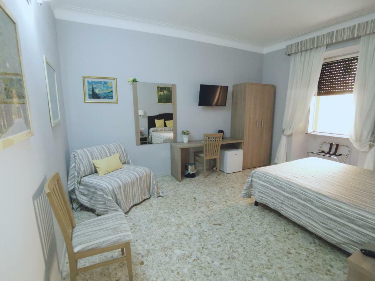 Deluxe Double Room Shower
