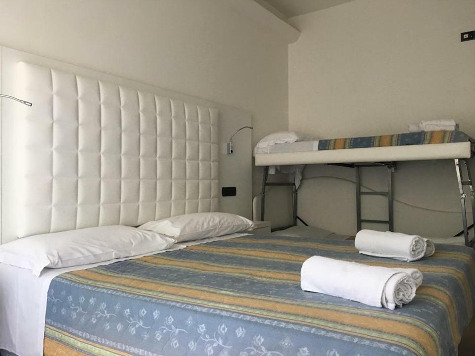 Quadruple Room,806795070:JPEG