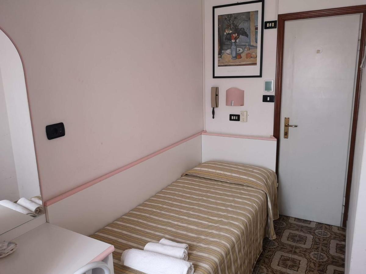 Camera Singola con Bagno Privato Esterno