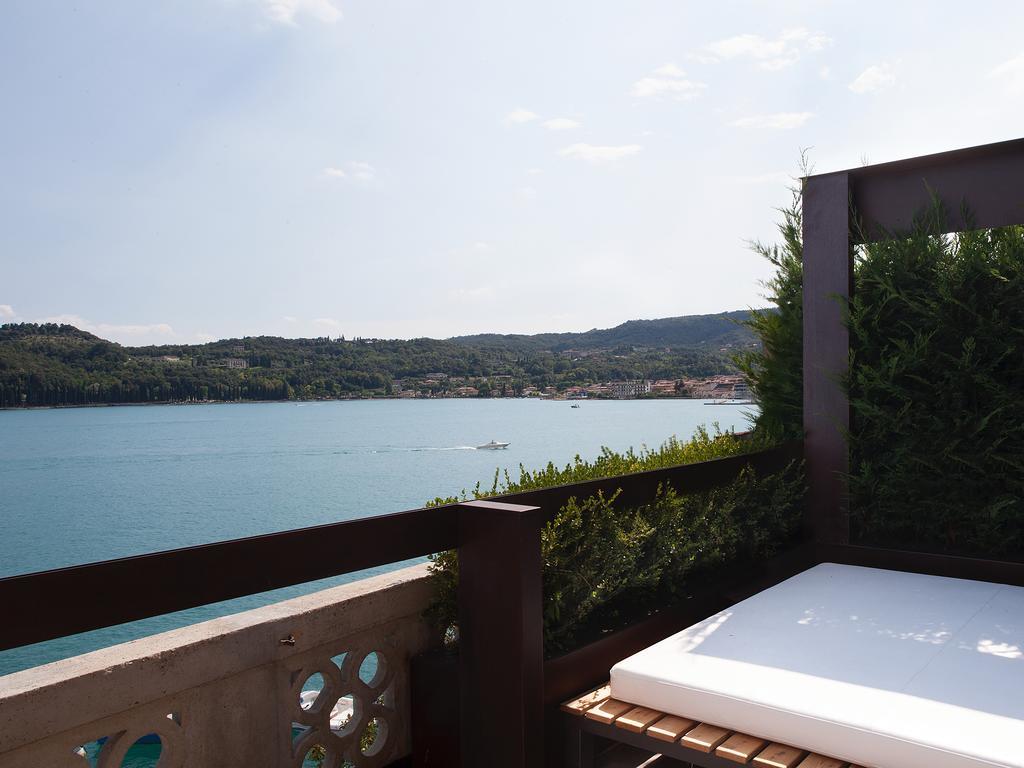 Suite con Balcone e Vista Lago