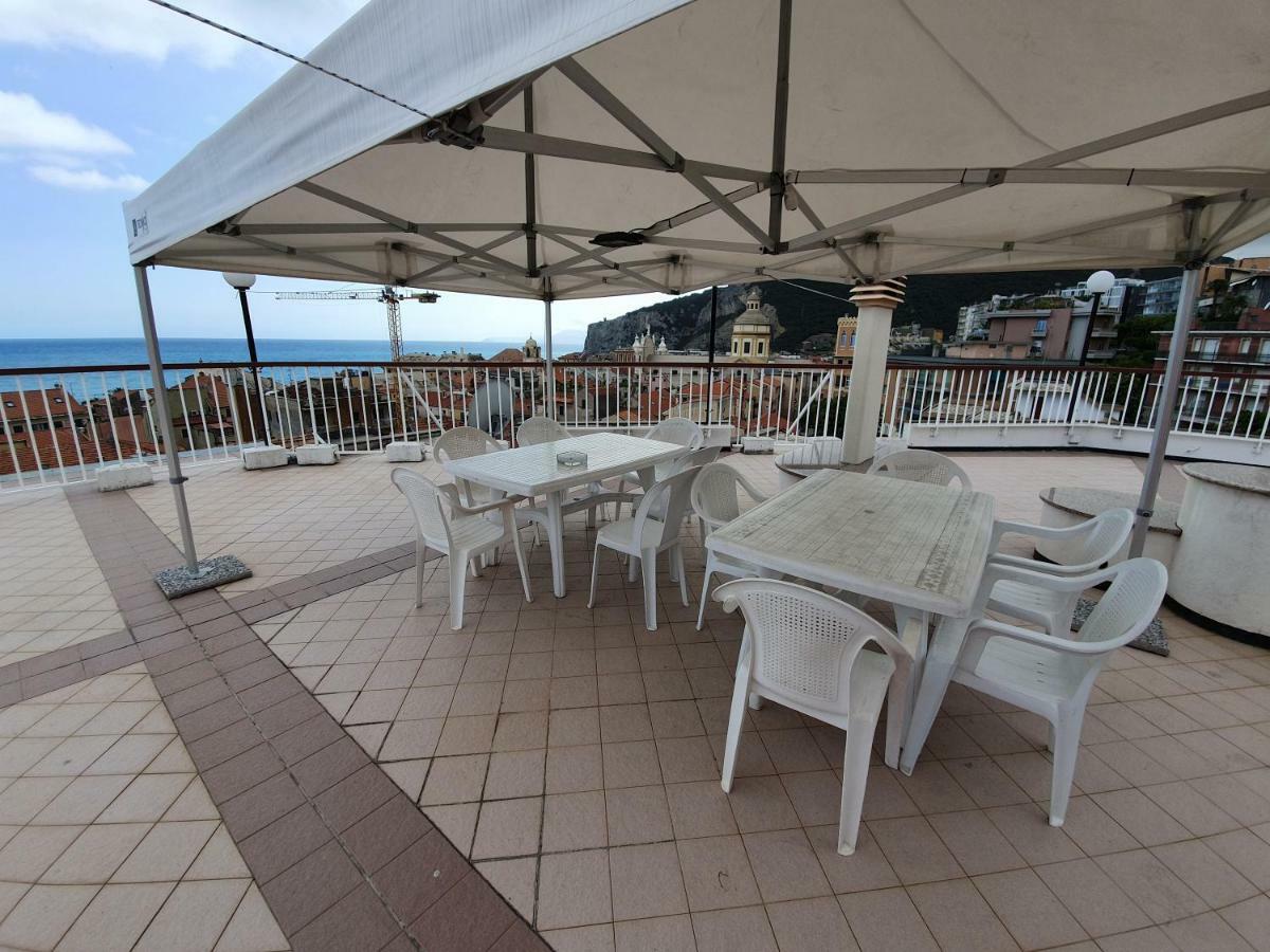Monolocale con Divano-Letto