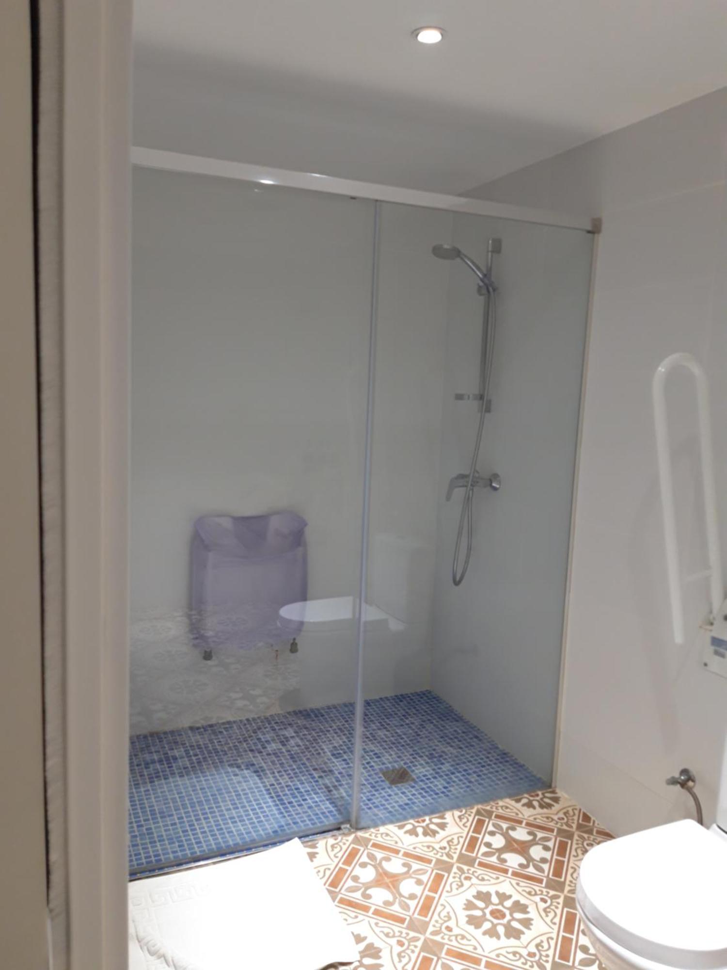 Single Room - Disability Access with Private Bathroom,820673030:JPEG