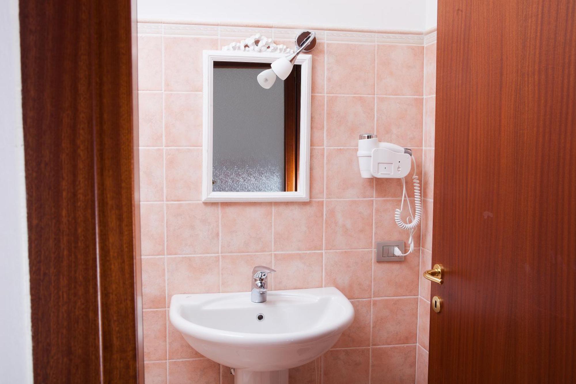 Camera Quadrupla con Bagno Privato Esterno