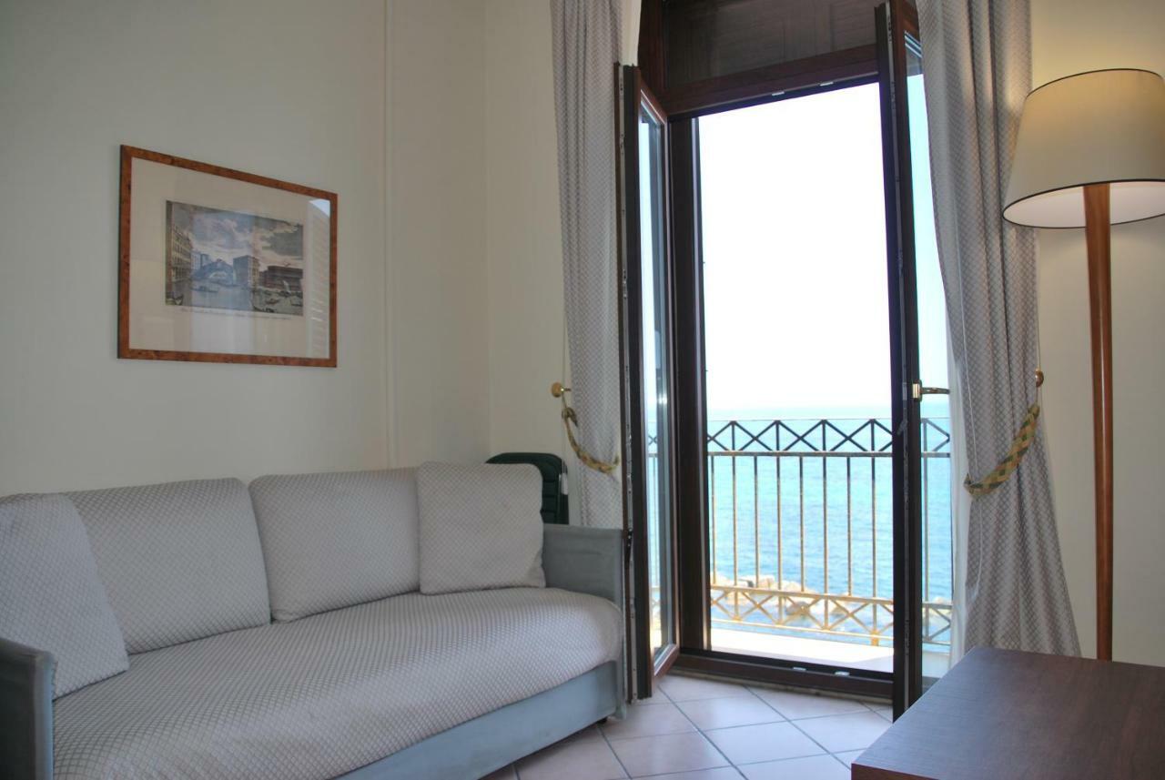 Double or Twin Room Sea View