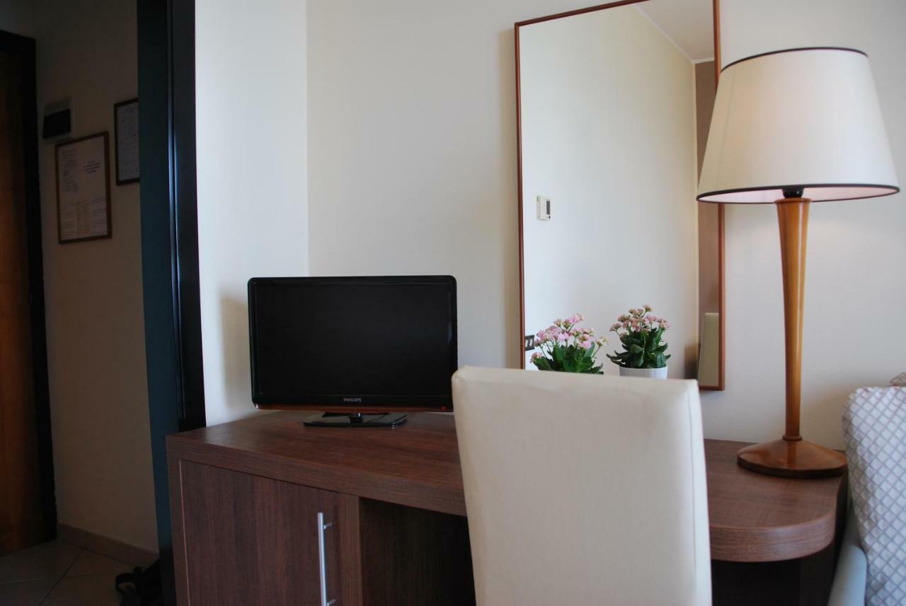 Double or Twin Room Sea View