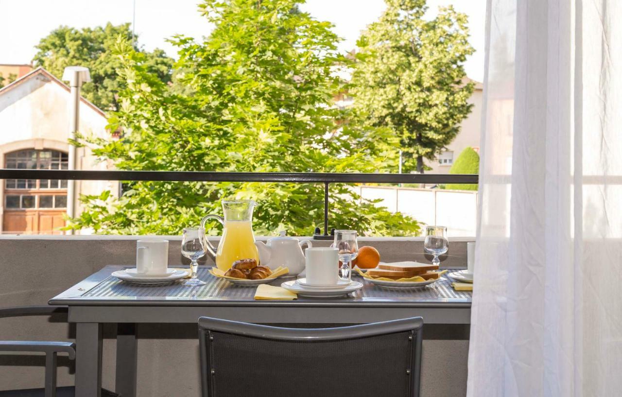 One-Bedroom Apartment terrace