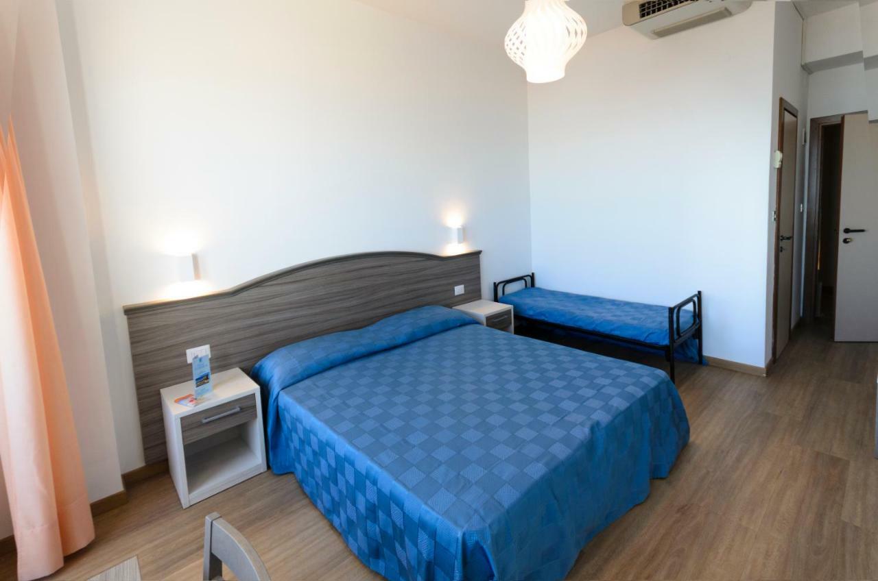 Camera Matrimoniale con Letto Supplementare