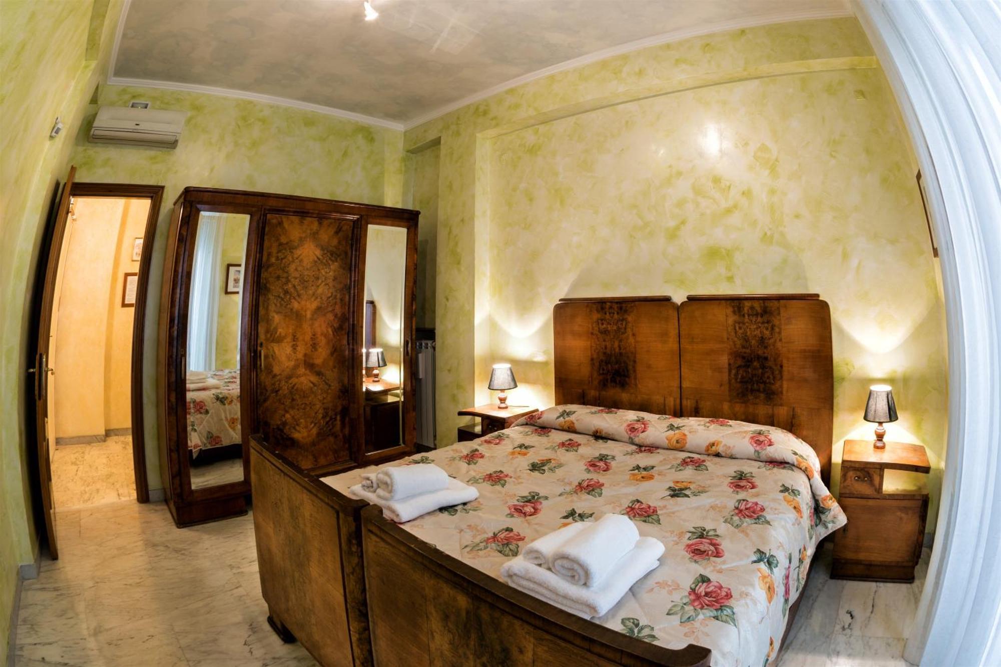 Camera Tripla con Bagno in Comune