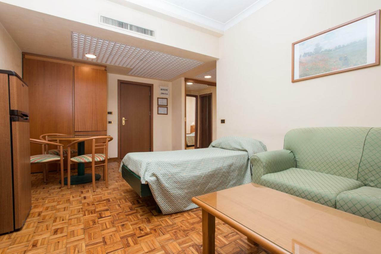 Camera Familiare (4 Adulti)