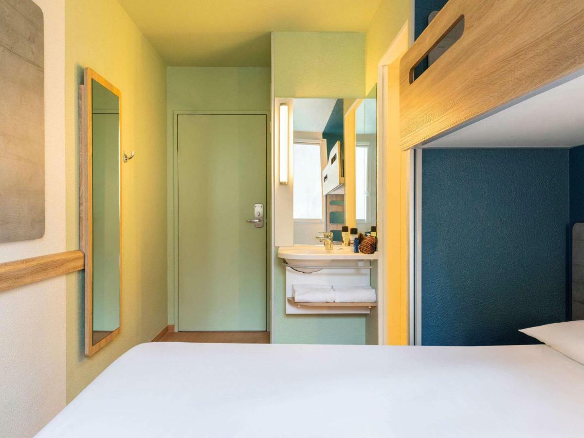 Room One Queen Bed One Bunk Bed