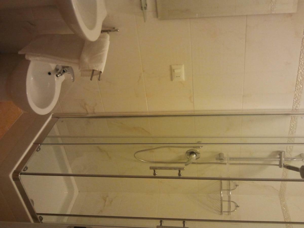 Camera Matrimoniale/Doppia con Letti Singoli con Bagno Privato