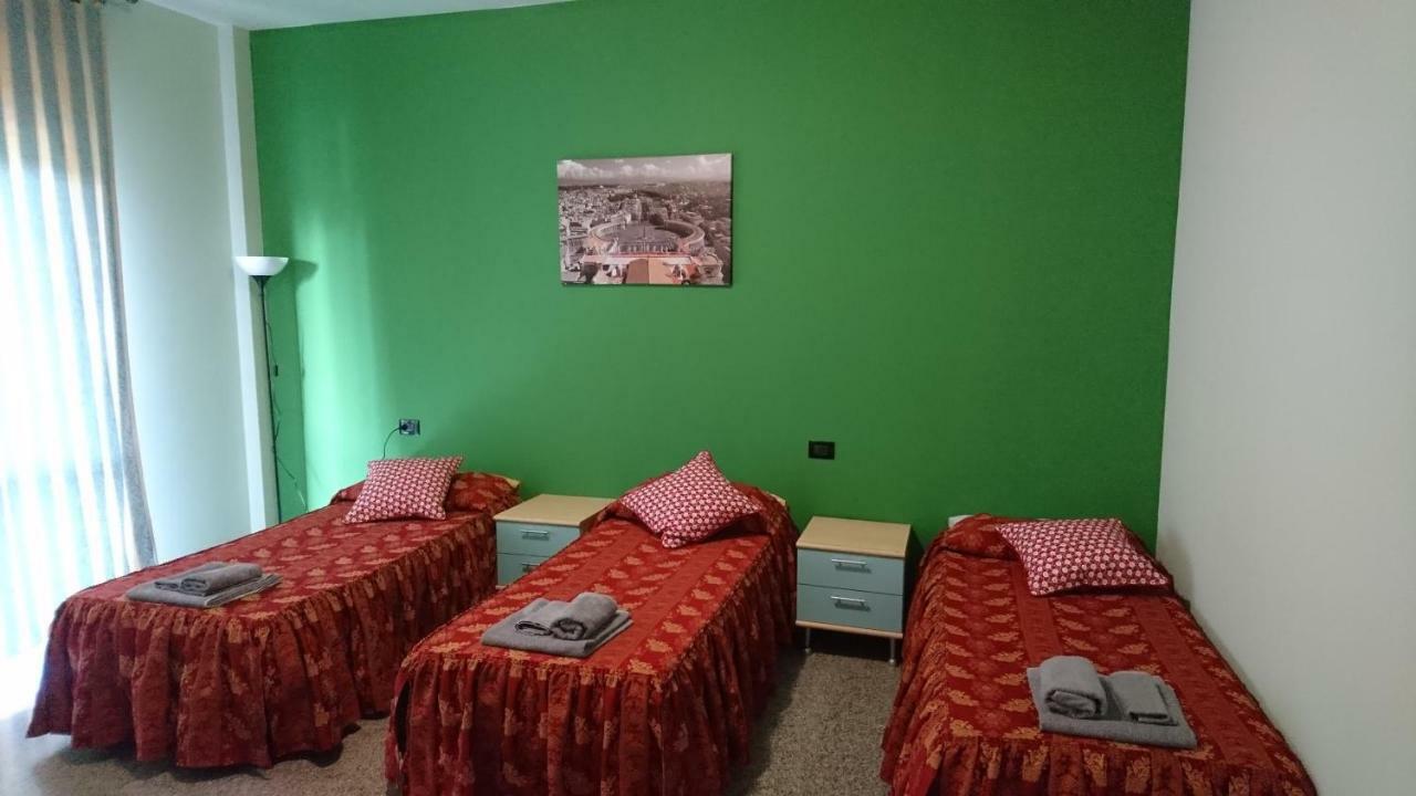 Camera Tripla Basic con Bagno in Comune