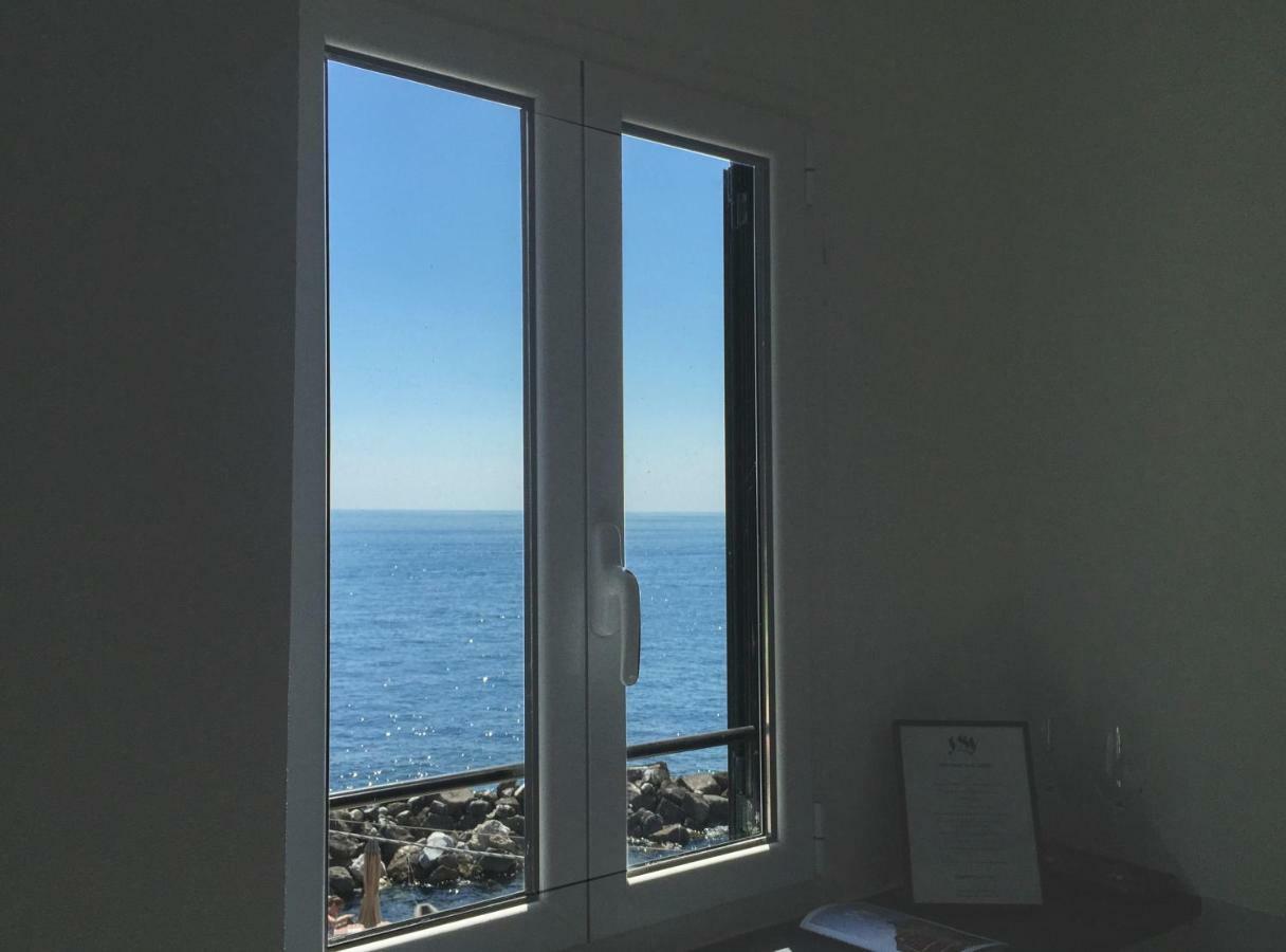 Camera Matrimoniale Deluxe con Balcone e Vista Mare