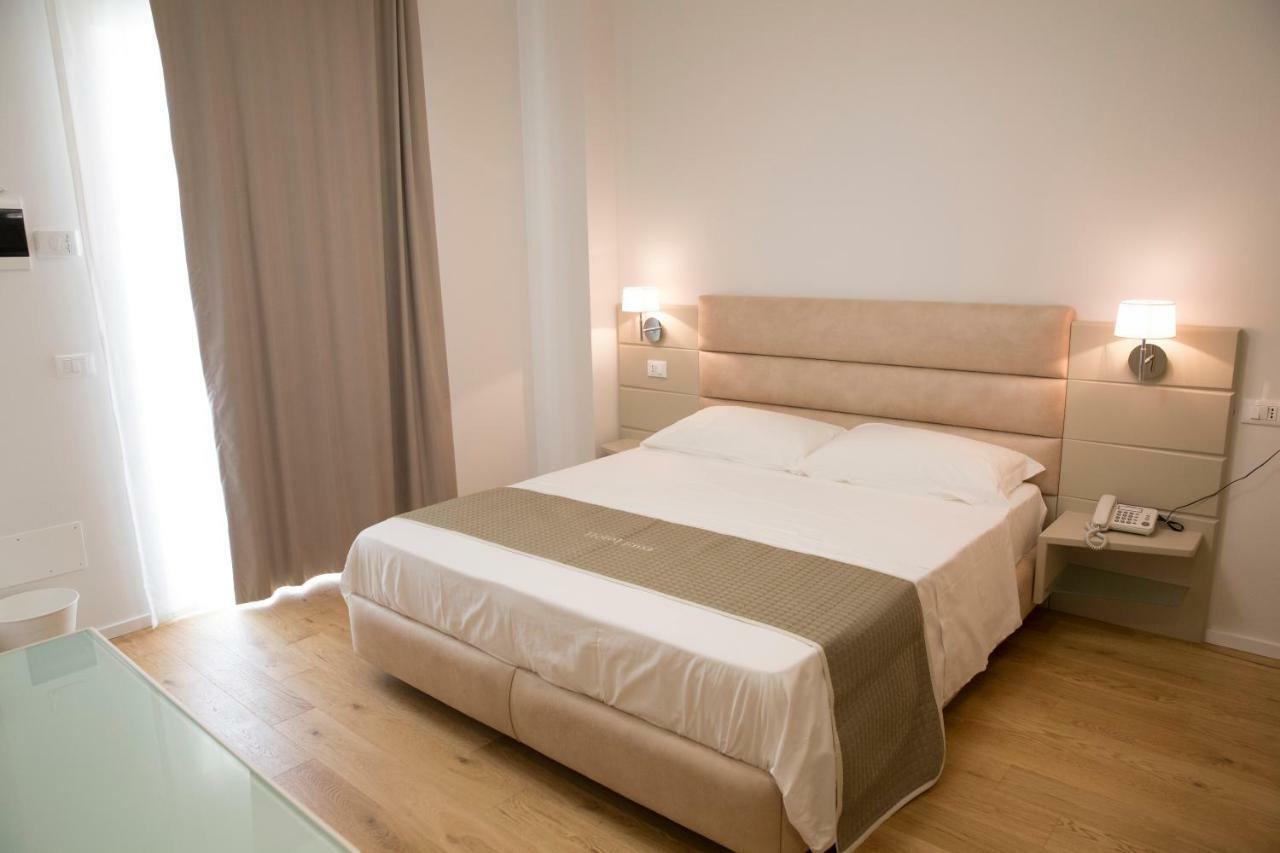 Deluxe Room,866241116:JPEG