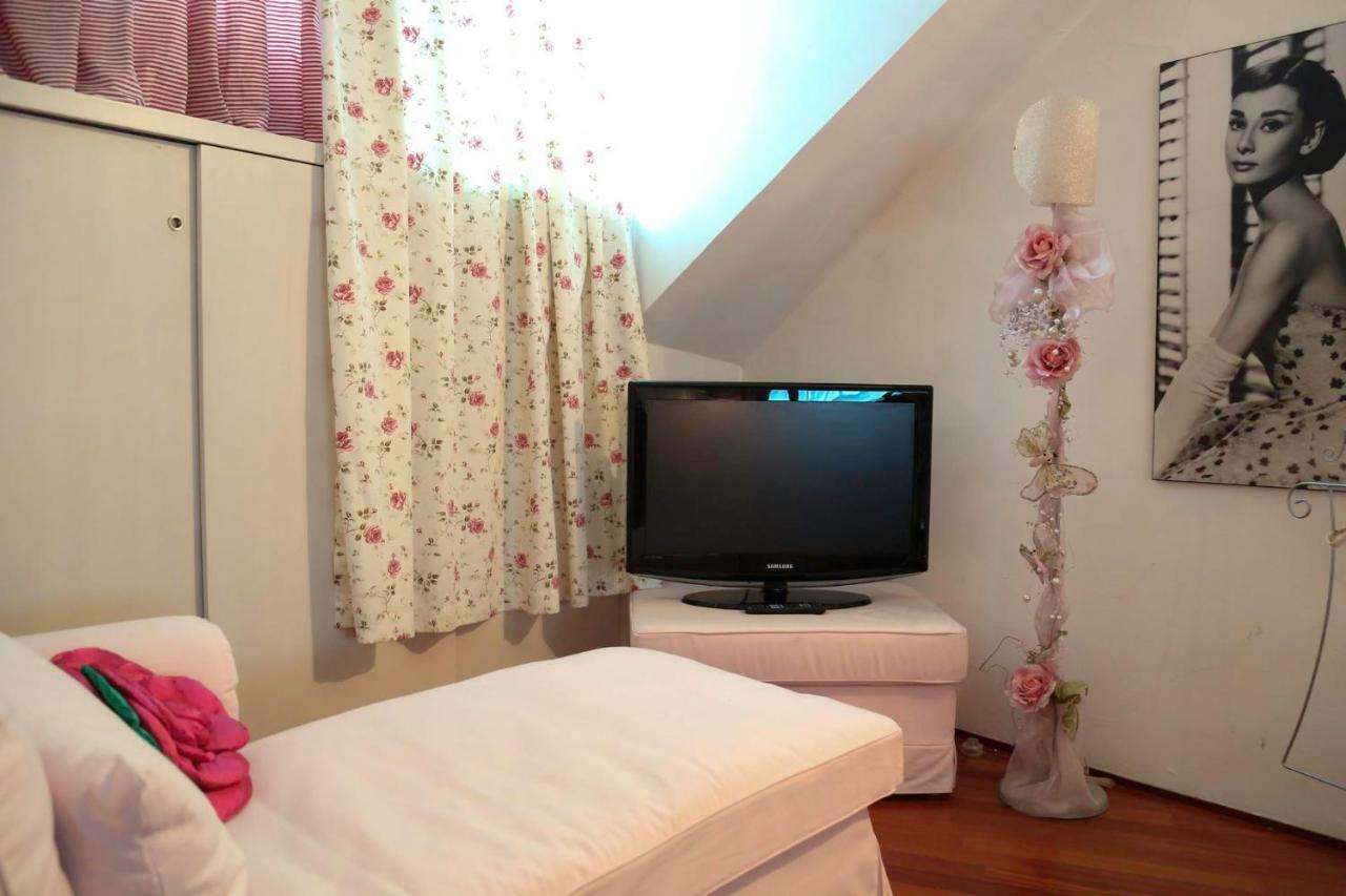 Camera Matrimoniale con Letto Supplementare