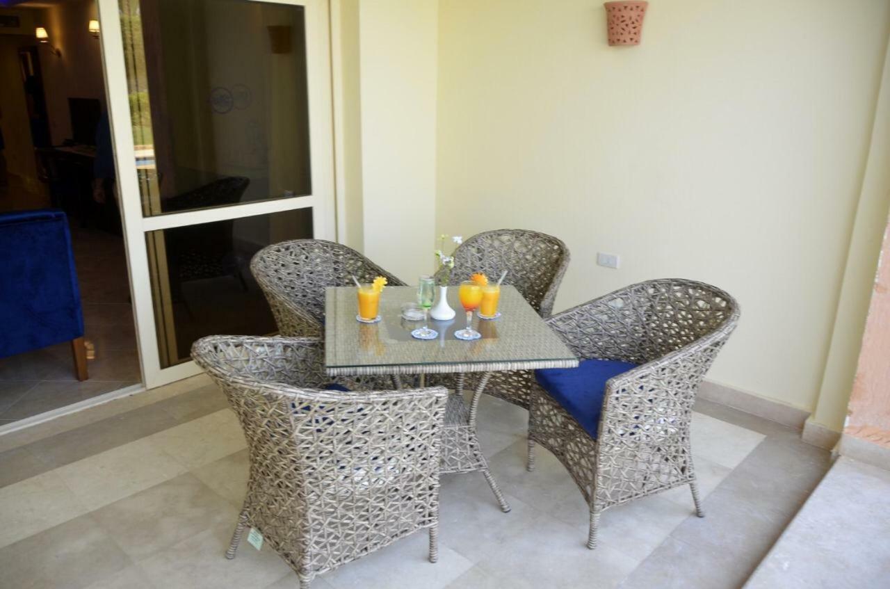 Camera Tripla Golden