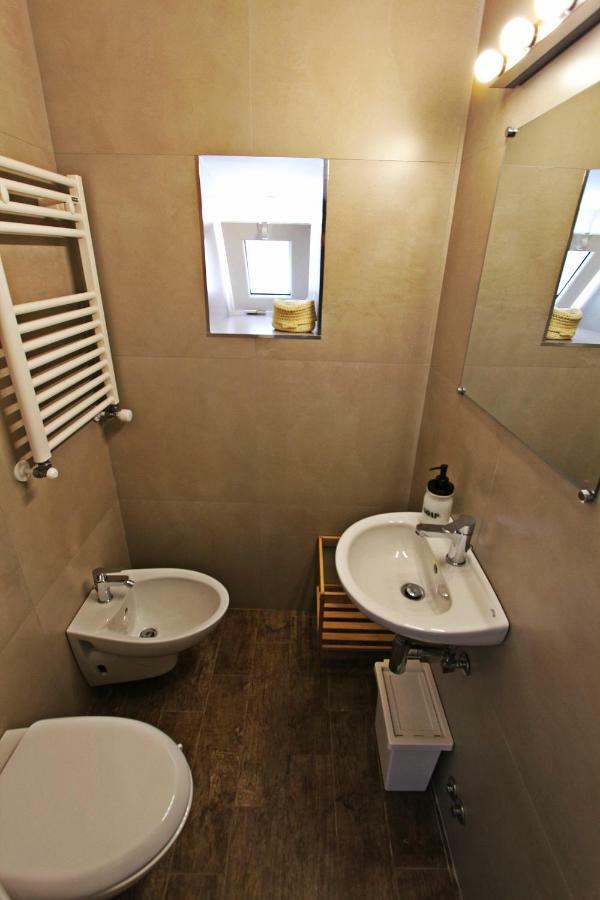 Deluxe Double Room Shower,891669958:JPEG