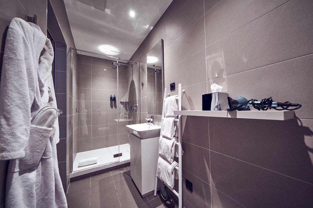 Double Room without Daylight