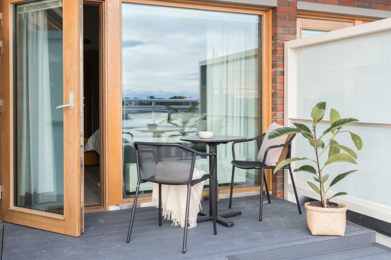 Large-Studio Rooftop Terrace