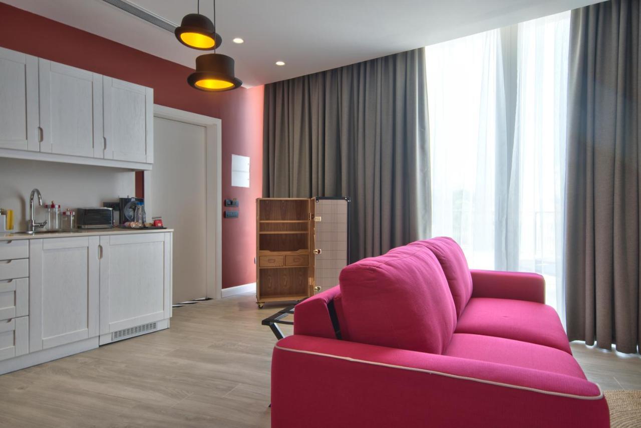 Executive Penthouse Kitchenette & Outdoor Spa Bath
