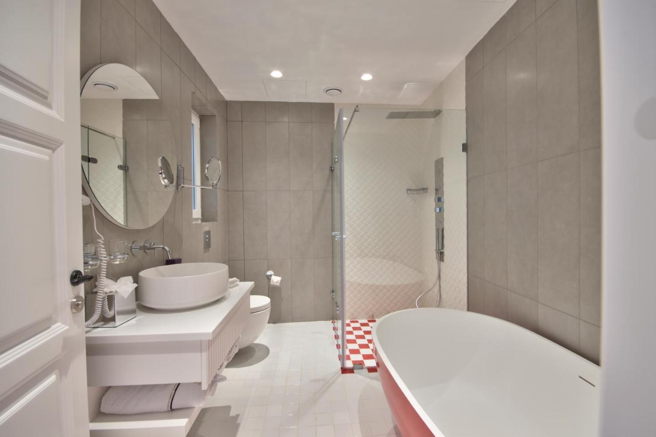 Executive Penthouse Kitchenette & Outdoor Spa Bath