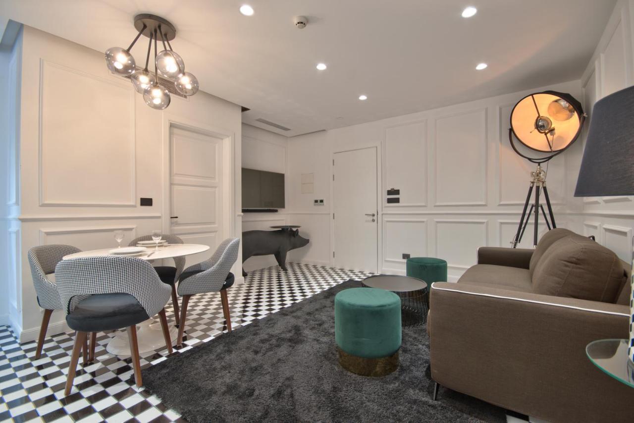 Executive Suite Kitchenette & Outdoor Spa Bath