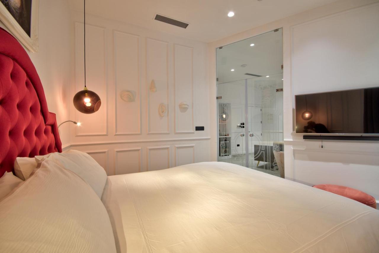 Deluxe Suite Spa Bath