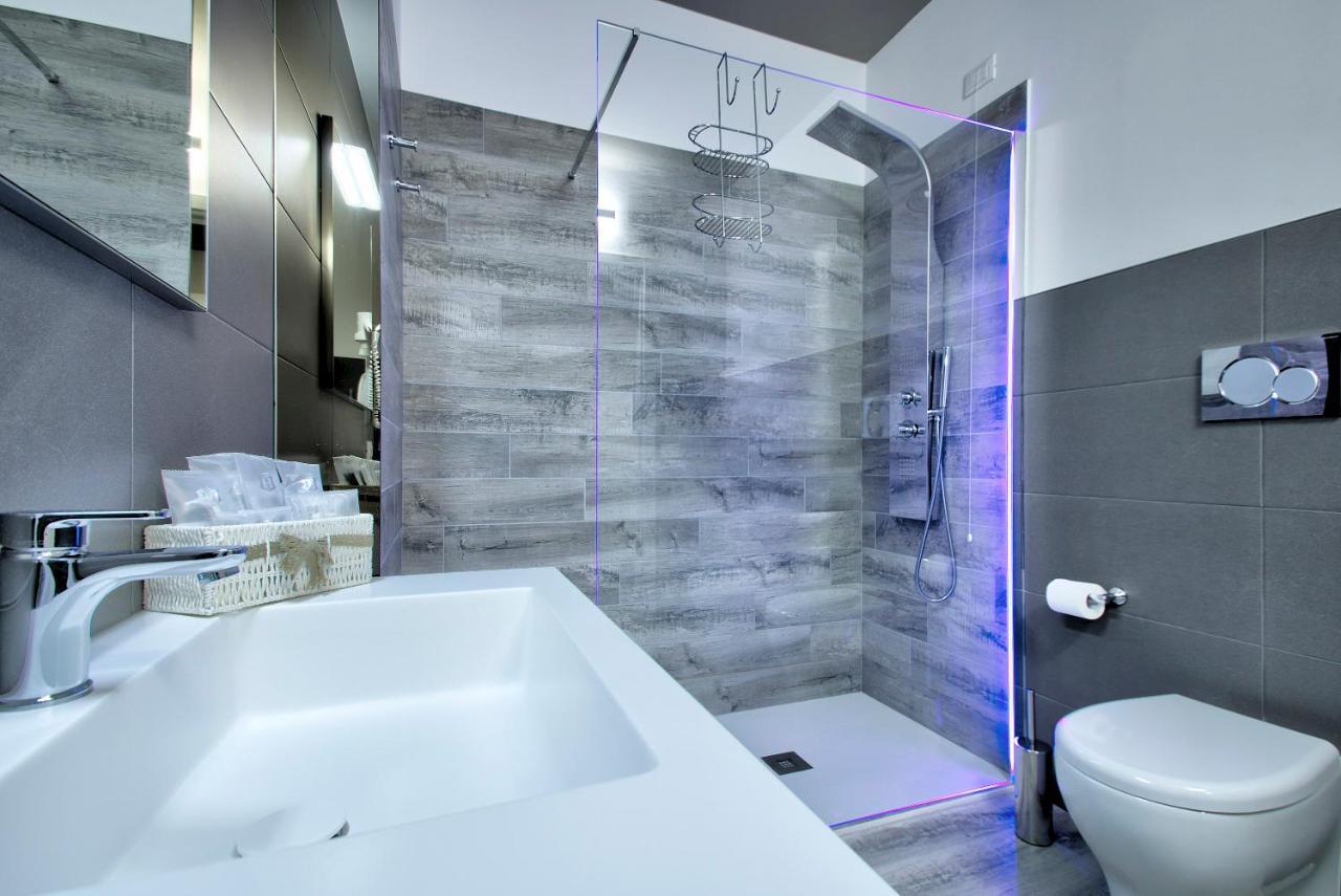 Deluxe Double Room 1