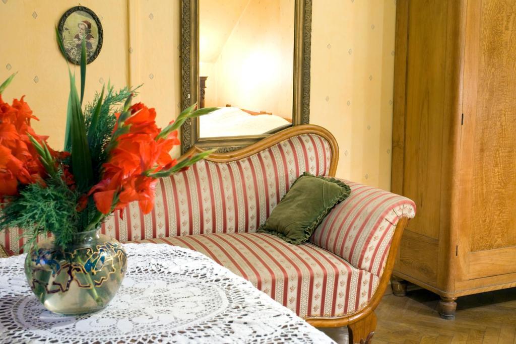 Double or Twin Room Private External Bathroom