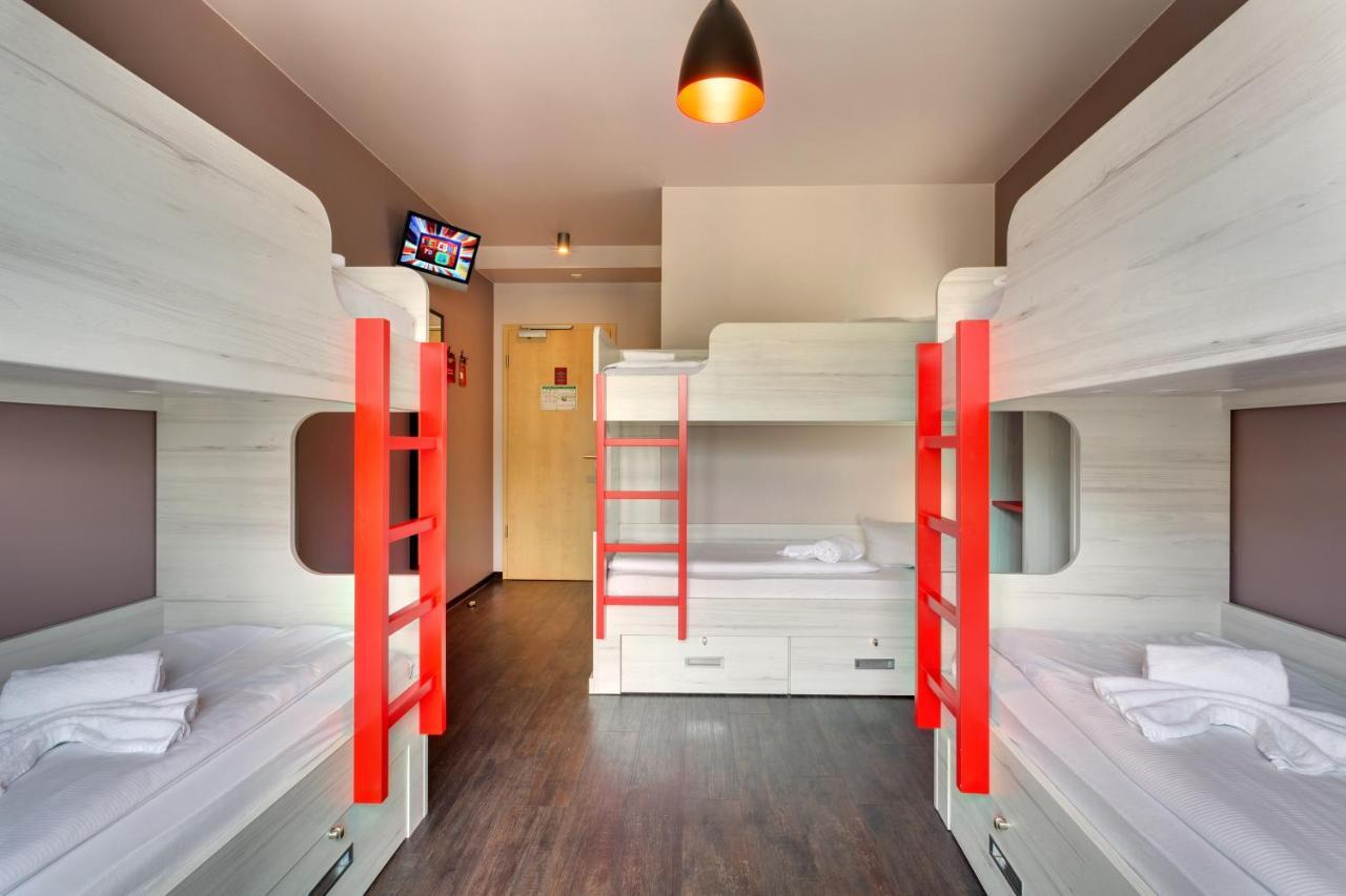 Posto Letto in Dormitorio Misto con 6 Letti